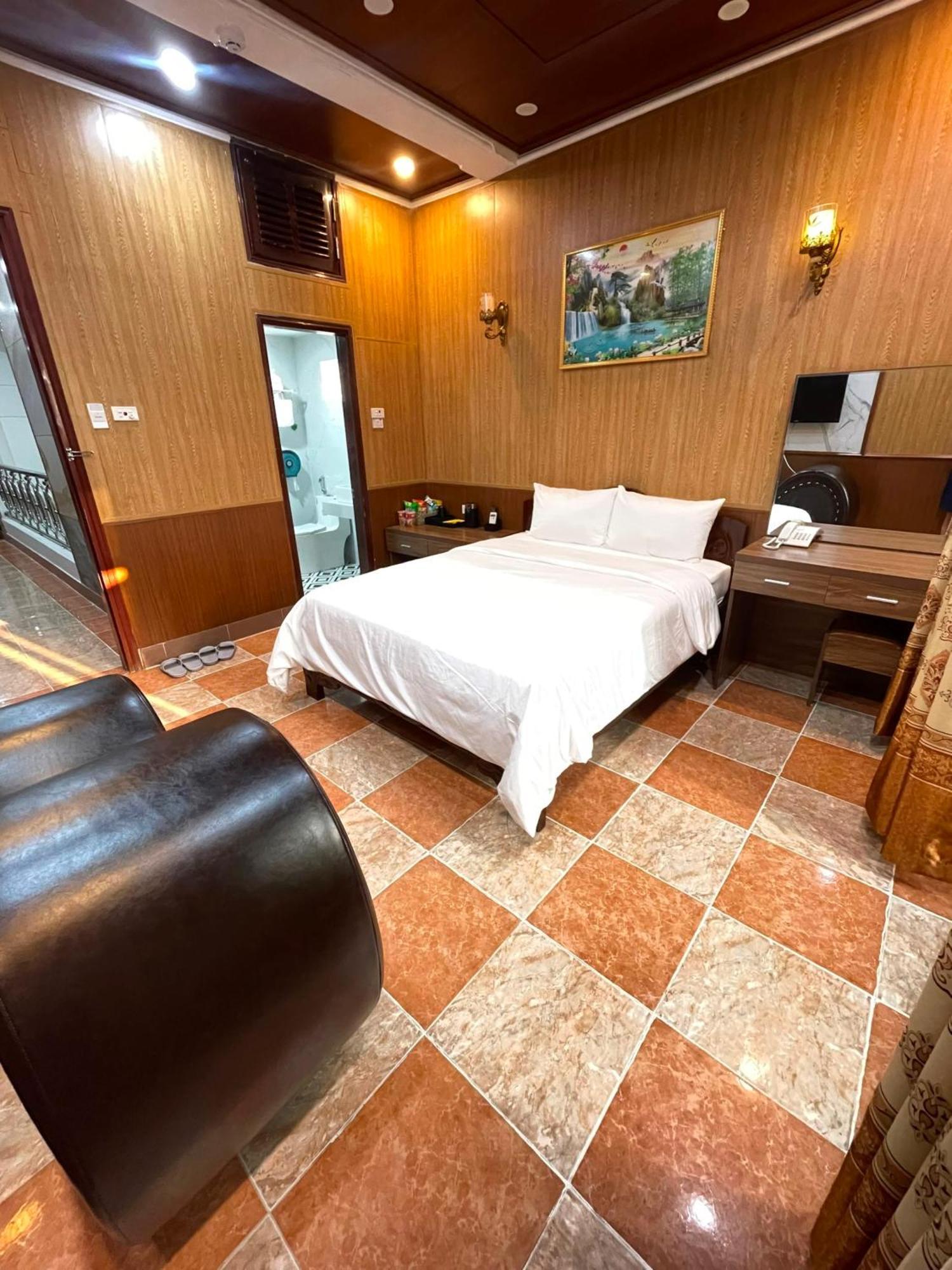Nhat Tan Hotel ハノイ市 エクステリア 写真