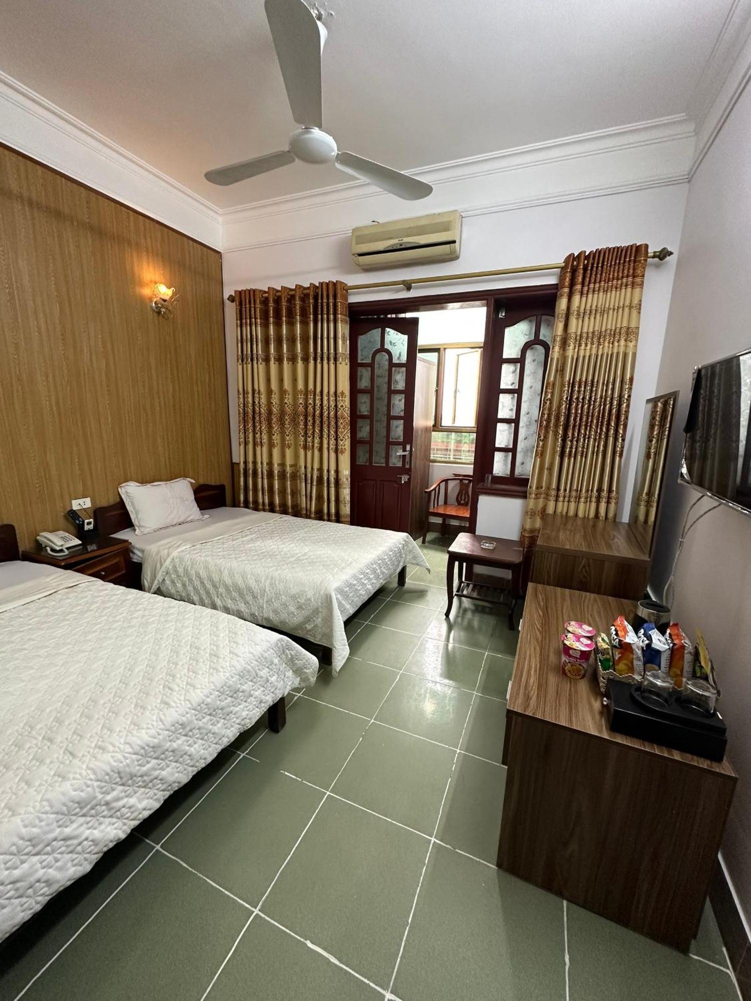 Nhat Tan Hotel ハノイ市 エクステリア 写真